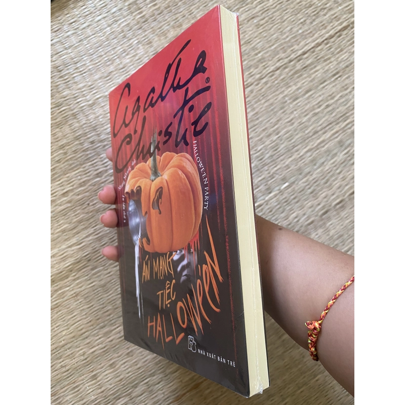 Án Mạng Tiệc Hallowe'en - Agatha Christie nguyên seal 275411