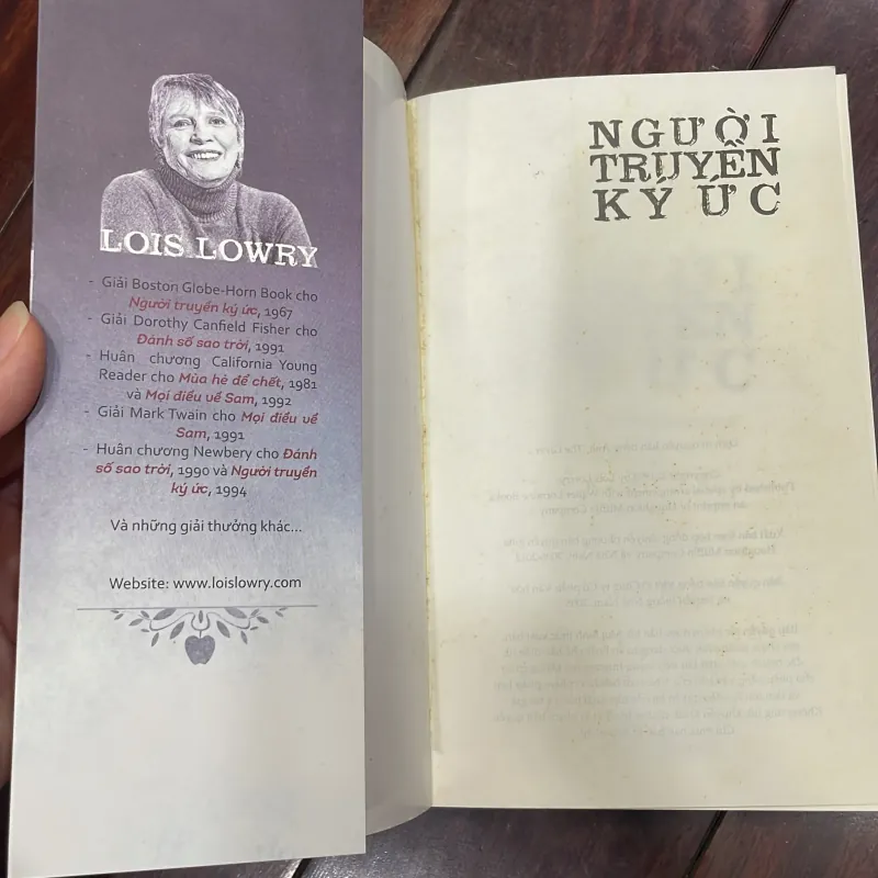 Người truyền ký ức - Lois Lowry - sách VĂN HỌC KINH ĐIỂN  1034673