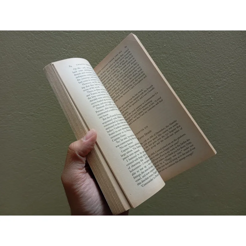 Twenty thousand league under the sea, sách ngoại văn tiếng Anh english book  757965