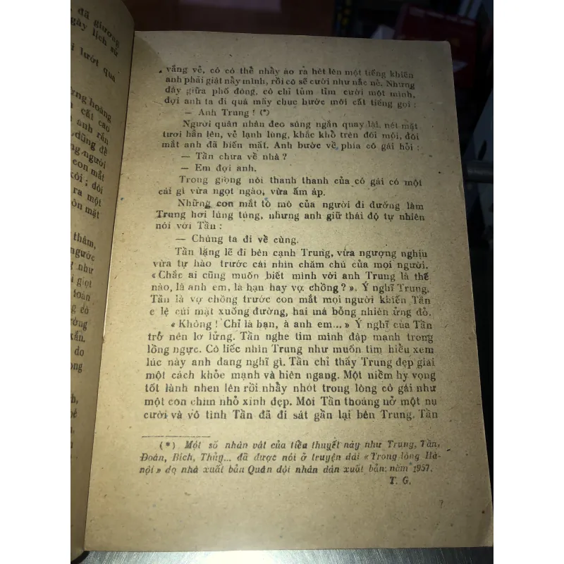 Hai trận tuyến - Hà Minh Tuân 799740