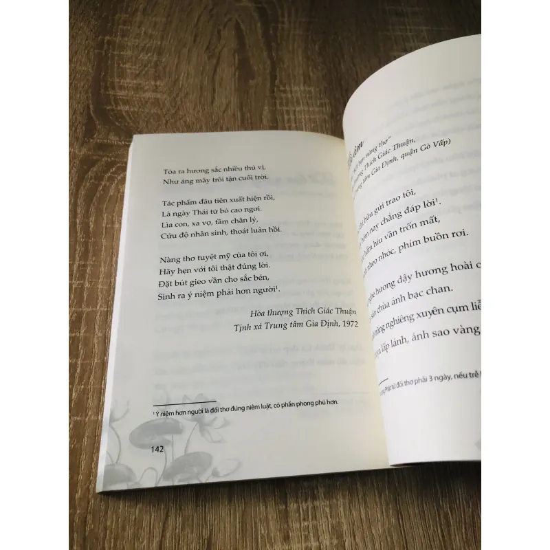 THẮP SÁNG ĐÈN CHÂN LÝ 1024349