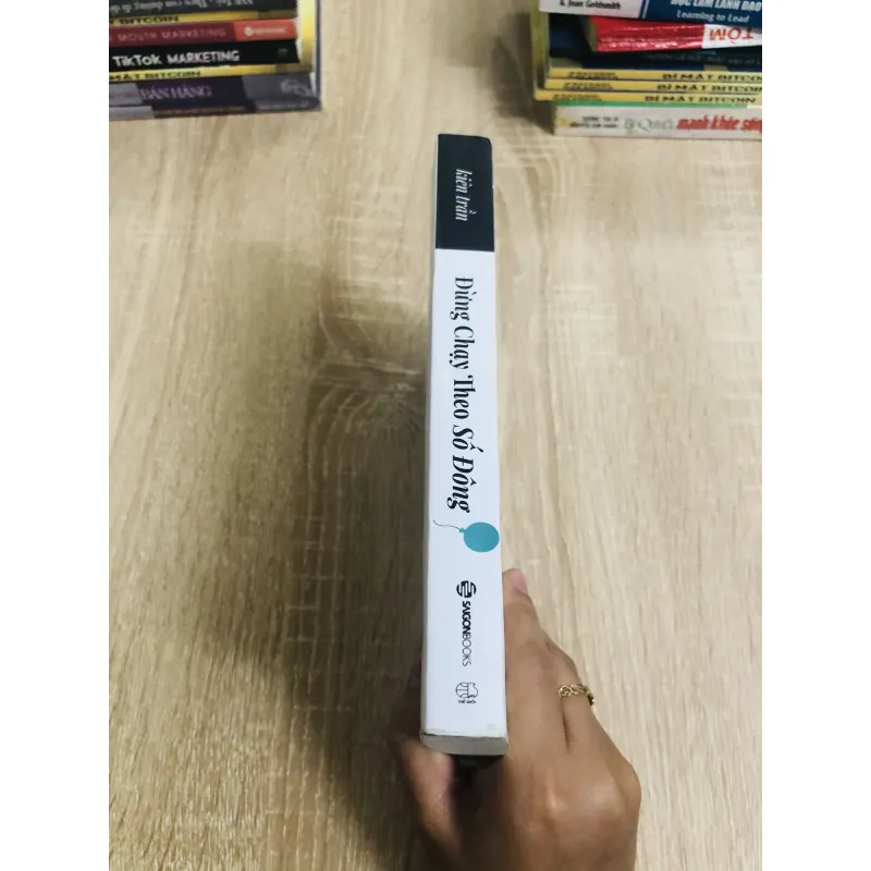 ĐỪNG CHẠY THEO SỐ ĐÔNG 1020250