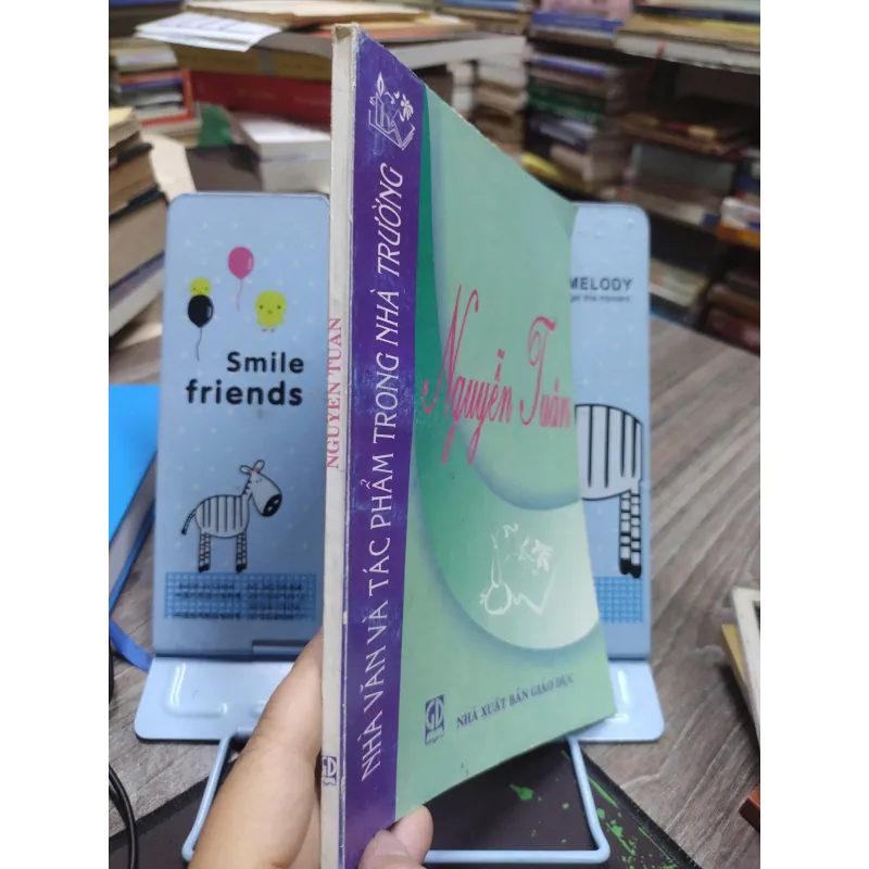 Sách: Nhà văn và tác phẩm trong nhà trường - Nguyễn Tuân (A2) 607447