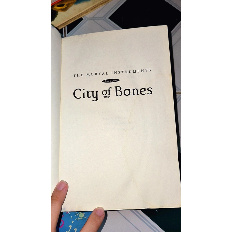 Cassandra Clare (#1 NYT Bestselling author) - City of Bones (Hardcover) 470387