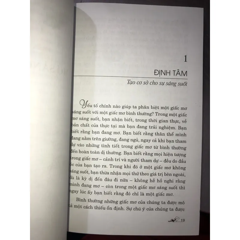 Biết mình đang mơ - Thực hành thiền định để có giấc mơ sáng suốt  714028