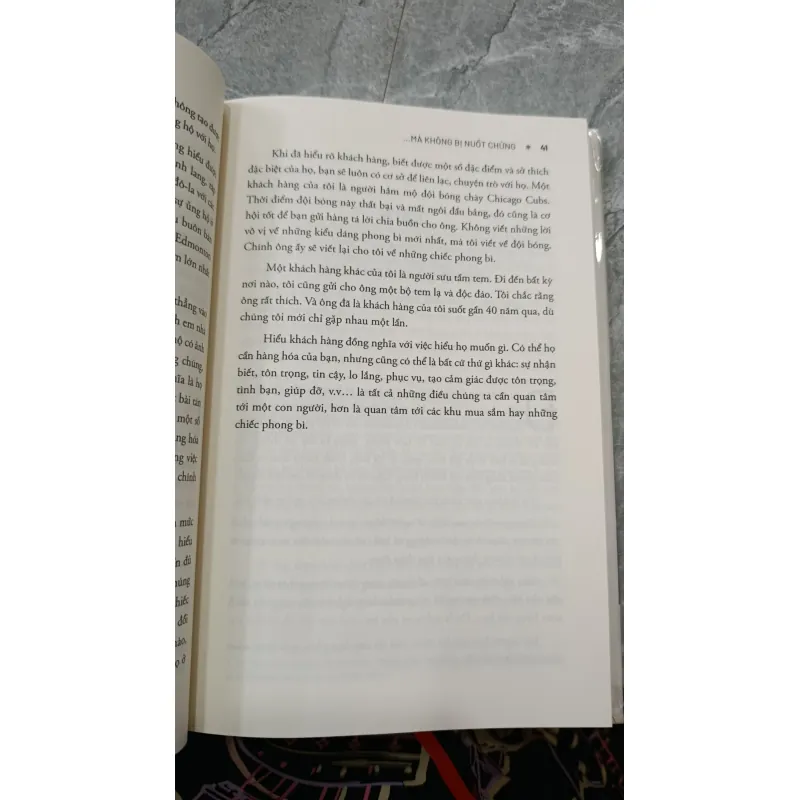 BƠI CÙNG CÁ MẬP MÀ KHÔNG BỊ NUỐT CHỬNG - TRẦN THỊ MINH KHUÊ 738927