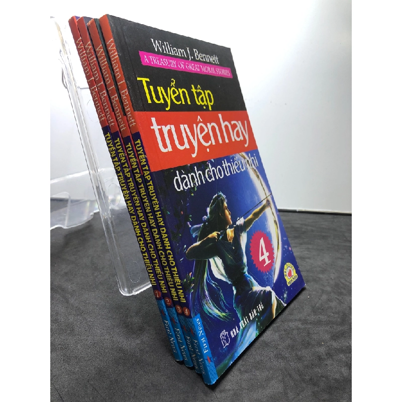 Tuyển tập truyện hay dành cho thiếu nhi tập 1 2 3 4 2013 mới 85% bẩn nhẹ William J.Bennett HPB0508 VĂN HỌC 451277