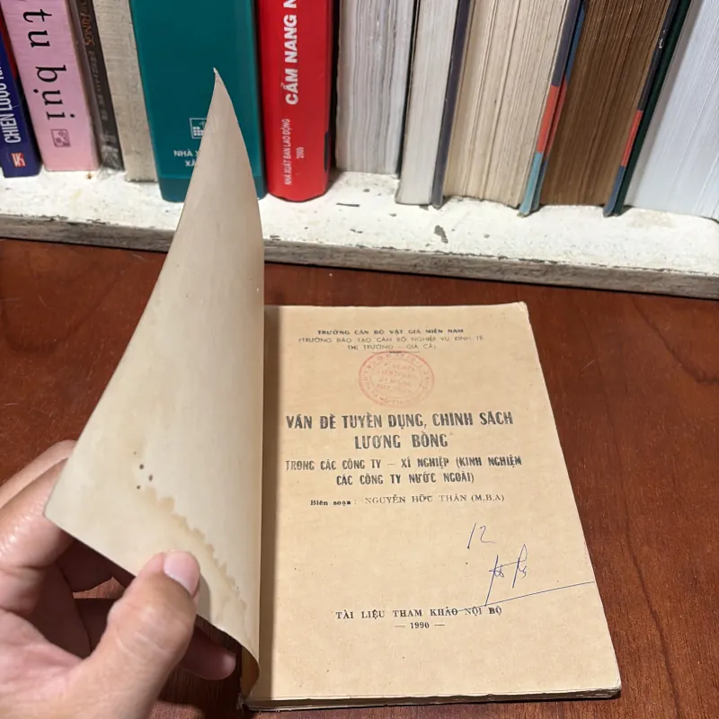 II Vấn Đề Tuyển Dụng Và Chính Sách Lương Bổng - Nguyễn Hữu Thân - 1990 779012