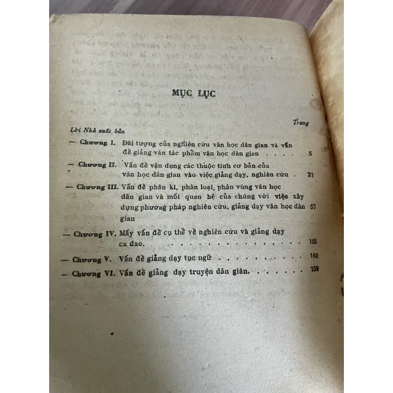 Mấy vấn đề phương pháp và giảng dạy văn học dân gian-  Hoàng Tiến Tựu  681765