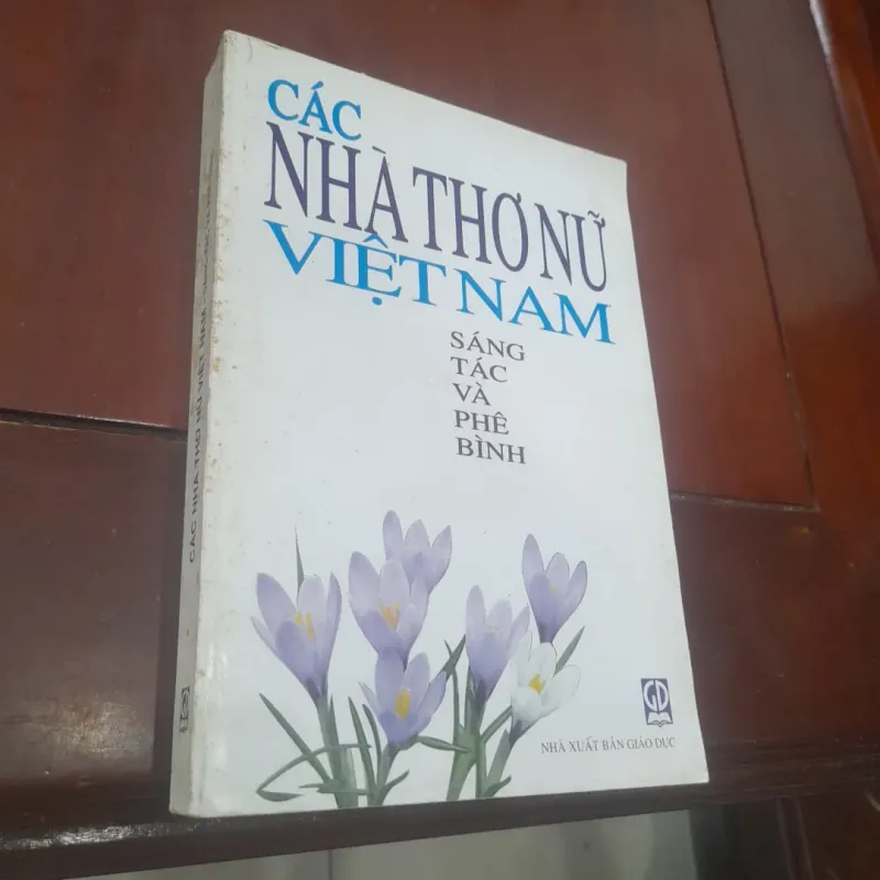 CÁC NHÀ THƠ NỮ VIỆT NAM, sáng tác và phê bình 931104