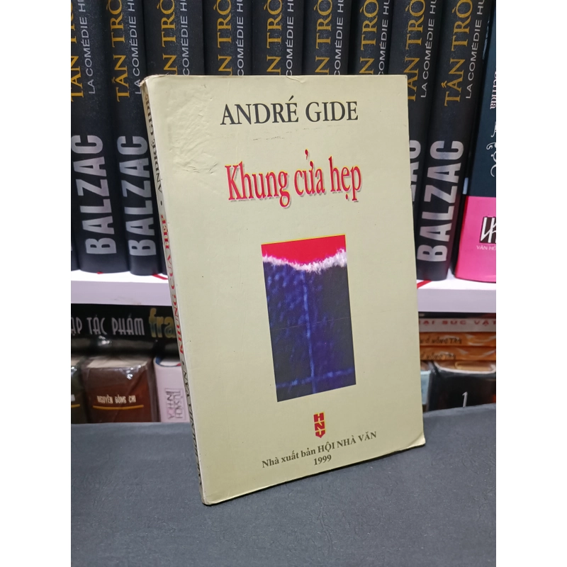 Khung cửa hẹp (Andre Gide) 352108