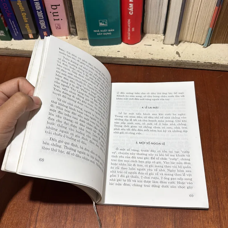II Văn Hoá Việt: Tục Cưới Hỏi Ở Việt Nam - Bùi Xuân Mỹ, Phạm Minh Thảo - 2004 780158