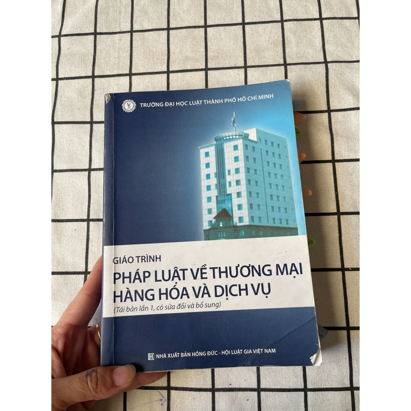 Pháp luật về thương mạu hàng hoá và dịch vụ 550572