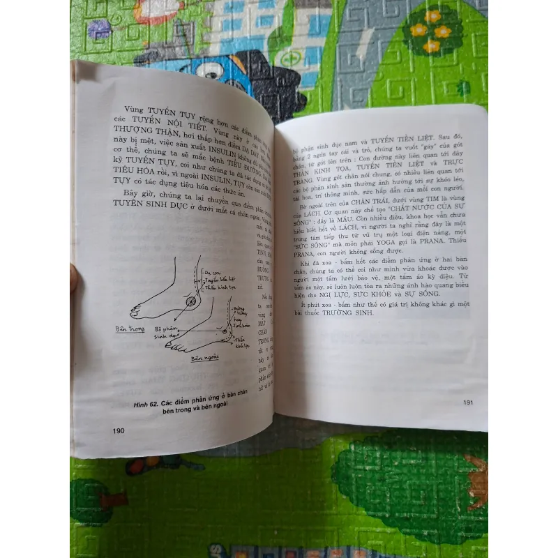 Bấm huyệt nơi bàn chân 1027667