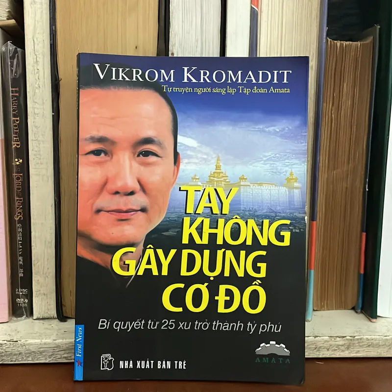 II Sách Doanh Nhân: Tay Không Gây Dựng Cơ Đồ - VIKROM KROMADIT - 2011 575046