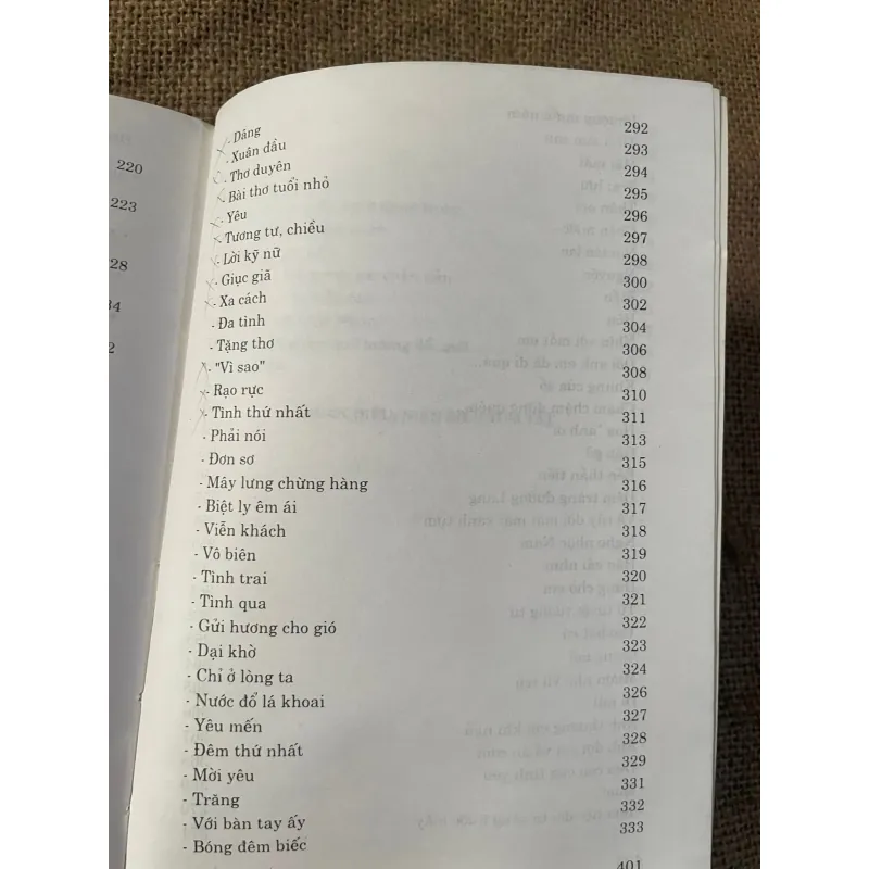 Xuân Diệu thơ và đời  1046493