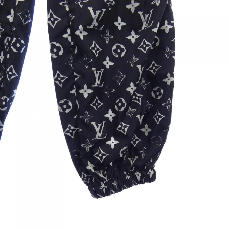 Quần jogger monogram hiệu ứng stencil LOUIS VUITTON FIPA11DFU 647685