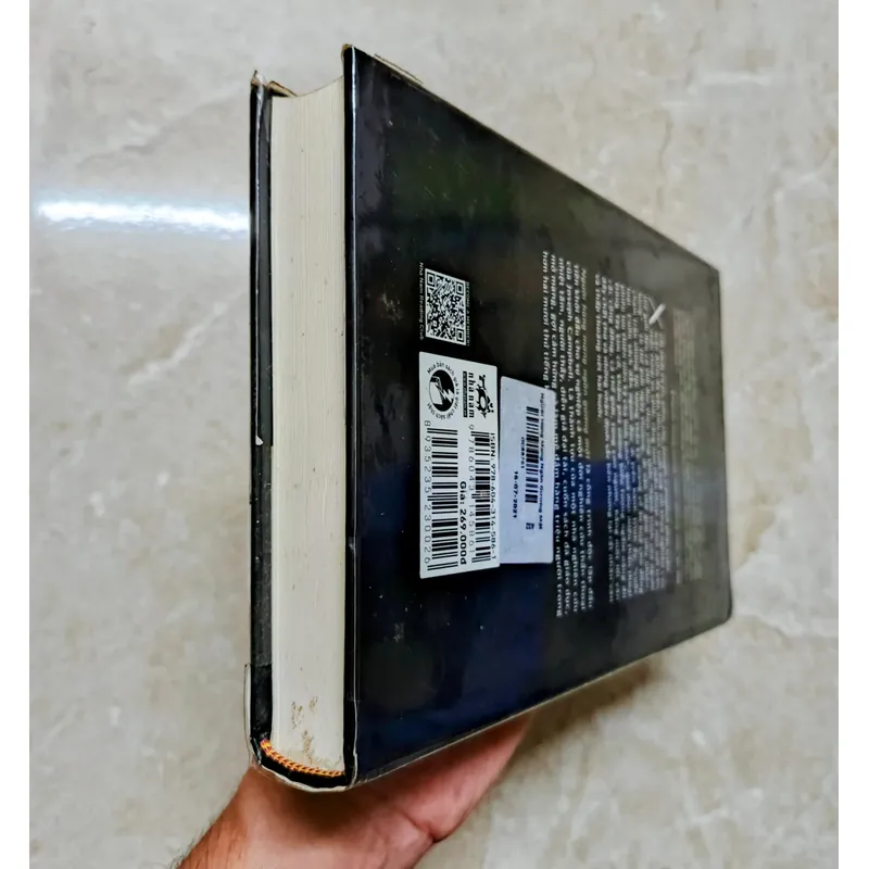 NGƯỜI HÙNG MANG NGÀN KHUÔN MẶT 717957