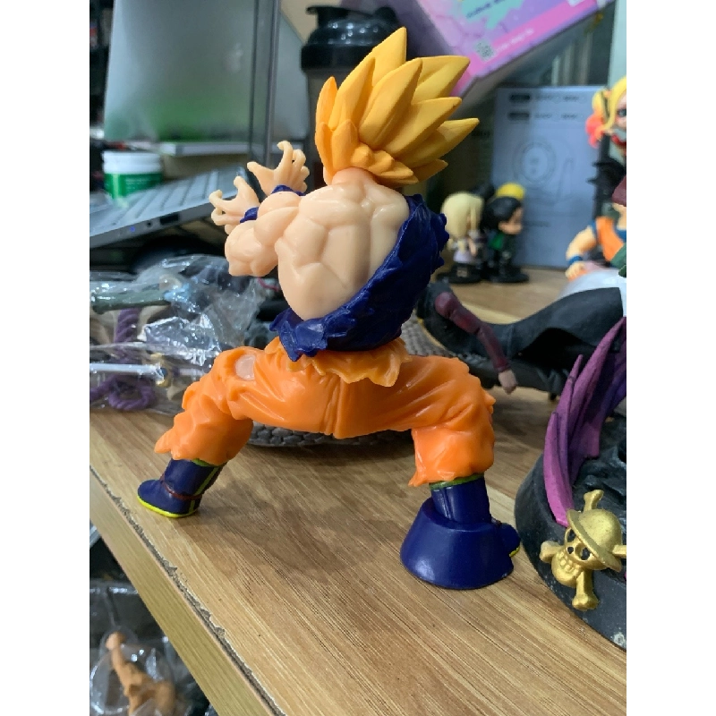Mô hình Son Goku Super Saiyan tung chưởng Kamehameha trong Dragon Ball Z 782752
