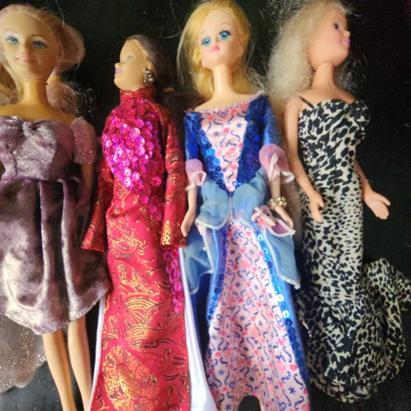 Búp bê Barbie đầm trắng 1005304
