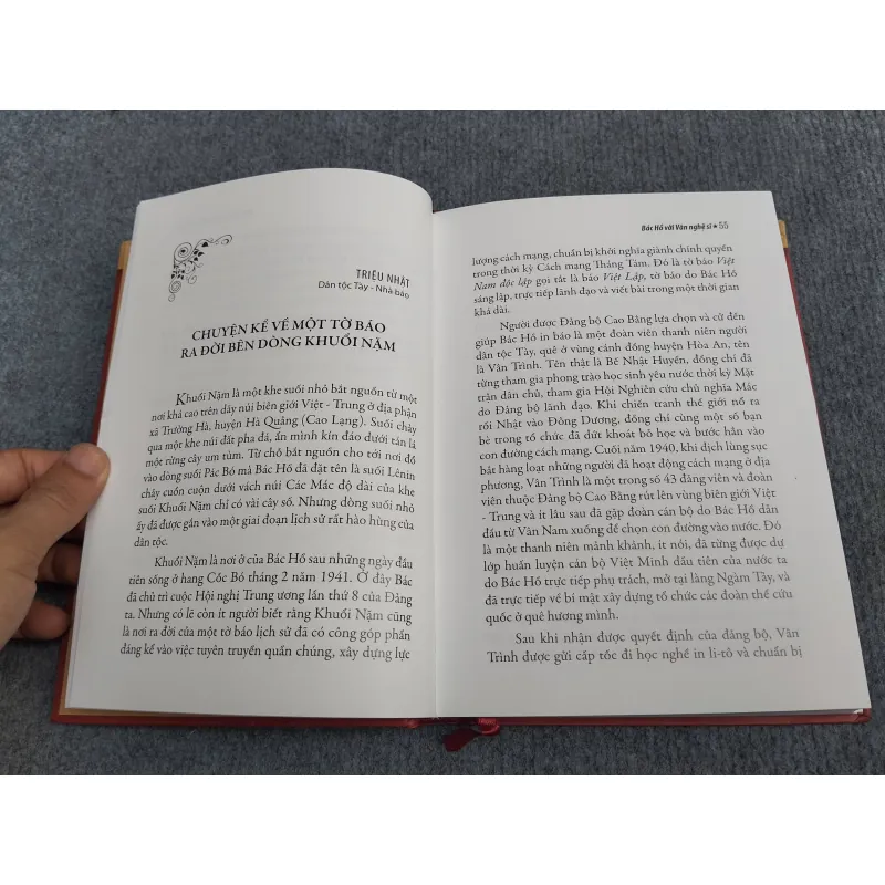 BÁC HỒ VỚI VĂN NGHỆ SĨ 991041