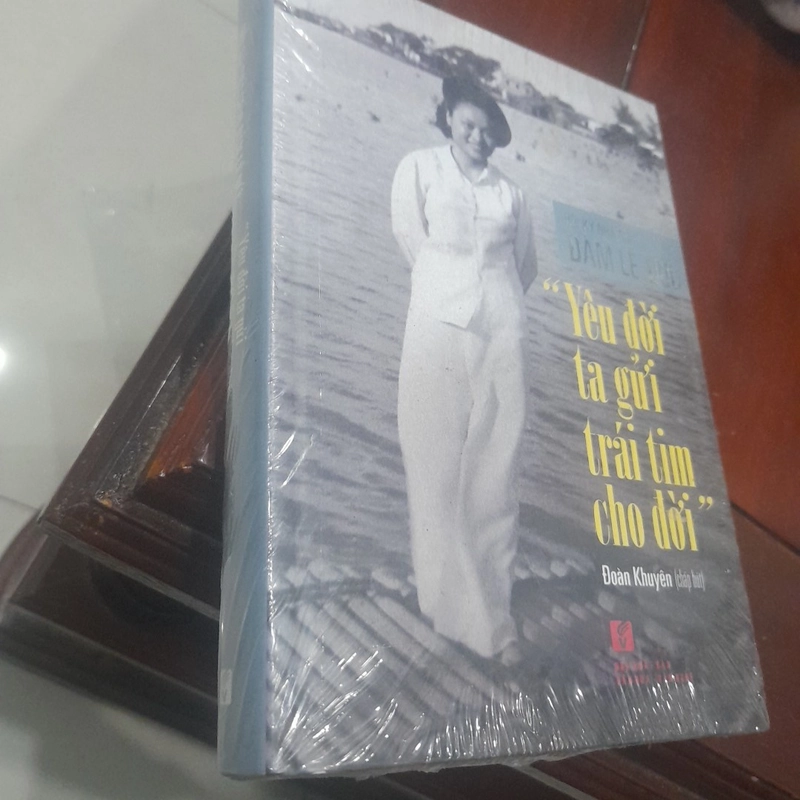 Hồi ký nhà giáo ĐÀM LÊ ĐỨC "Yêu đời ta gửi trái tim cho đời" 499204