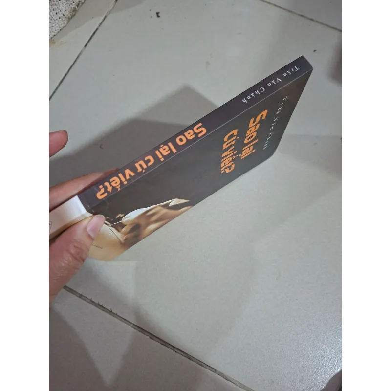 Sao lại cứ viết của trần văn chánh ( sách có chữ kí tác giả ) 1002657