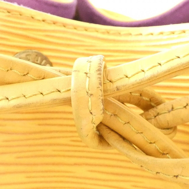 Túi đeo vai Louis Vuitton Epi Petit Noé M44109 611367