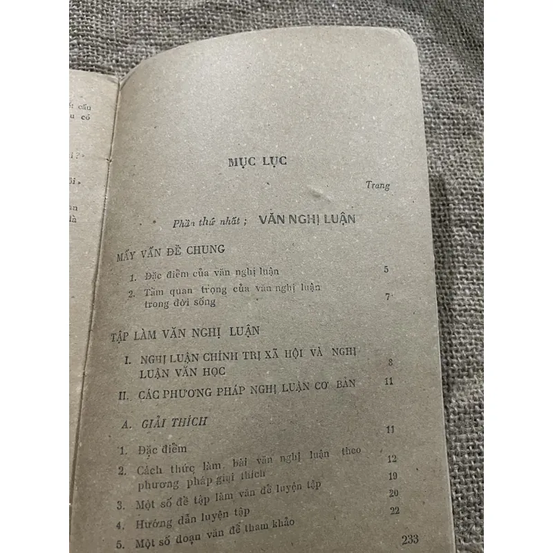 TẬP LÀM VĂN VÀ NGỮ PHÁP (Sách dùng trong các trường trung học chuyên nghiệp)  716475