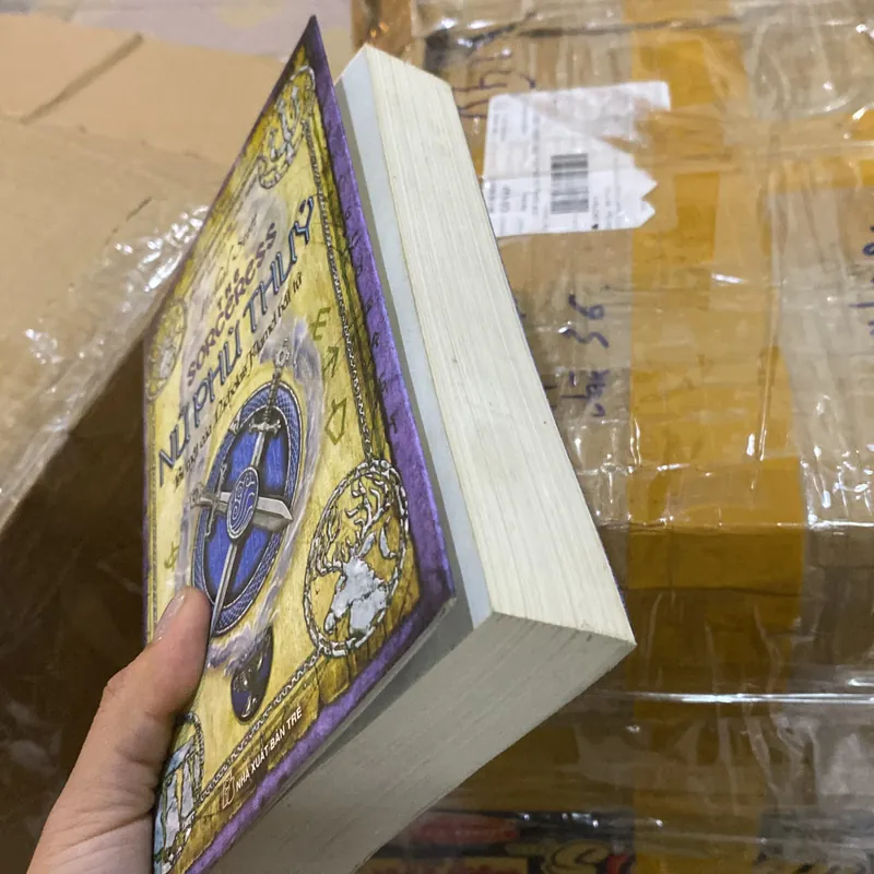 Nữ phù thủy  606396