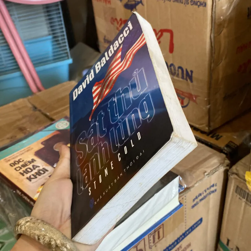 Sát thủ lạnh lùng  (tên tiếng Anh: Stone Cold) của tác giả David Baldacci 1001773