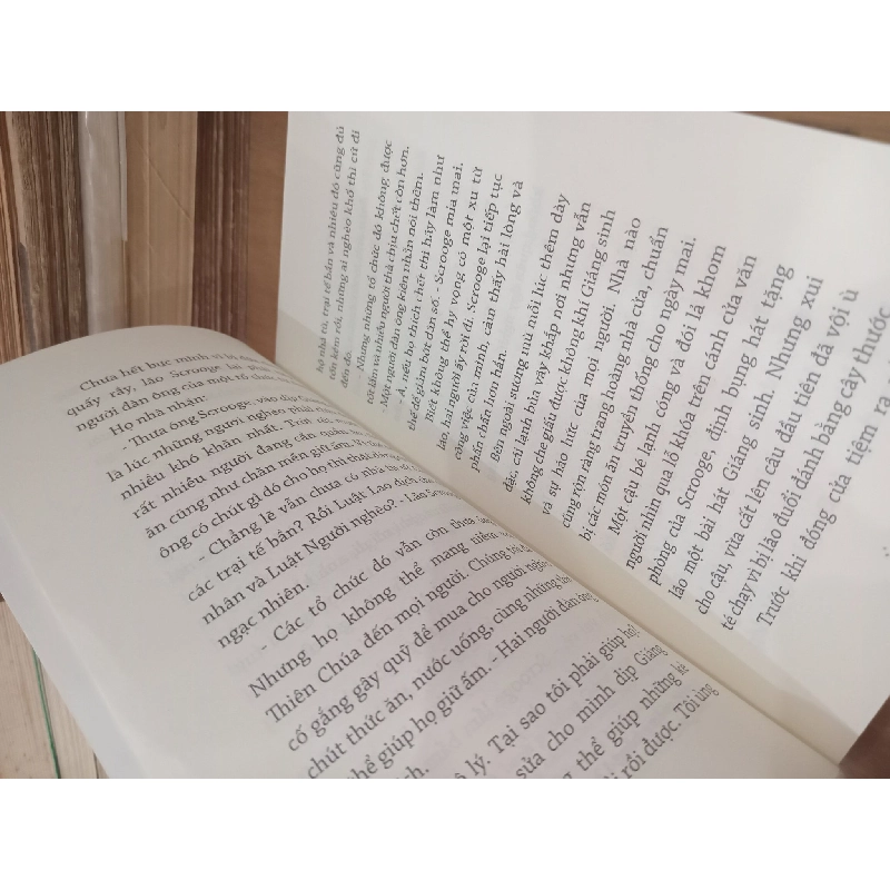 Danh tác rút gọn: Phép mầu đêm giáng sinh - Charles Dickens 994481