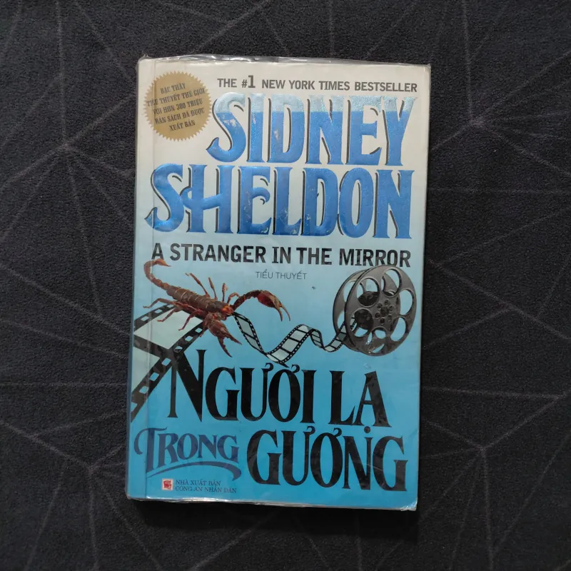"Người lạ trong gương" - Sidney Seldon 1019928