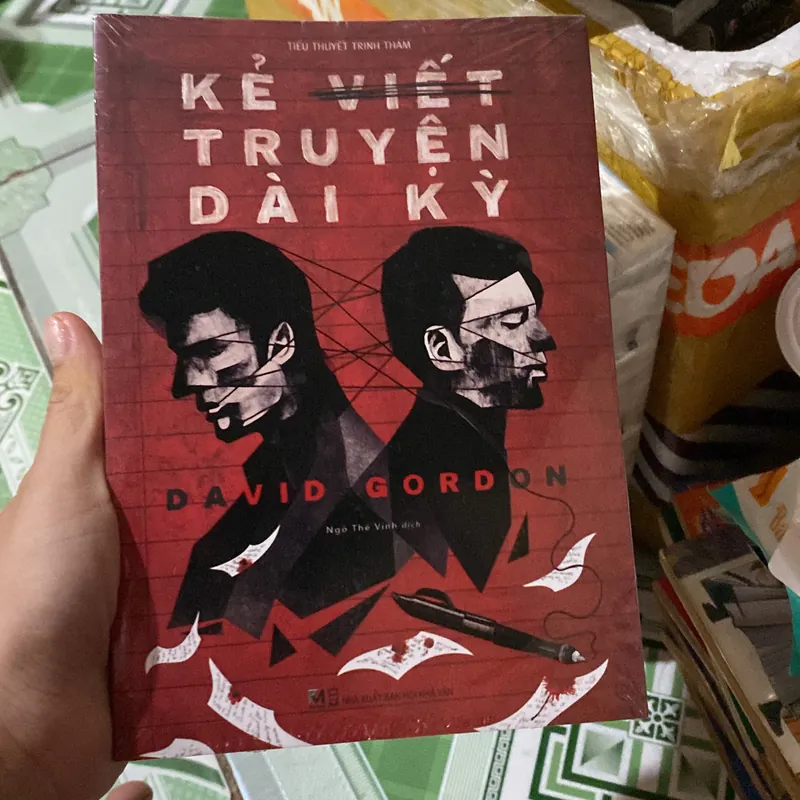 Kẻ viết truyện dài kỳ 681686