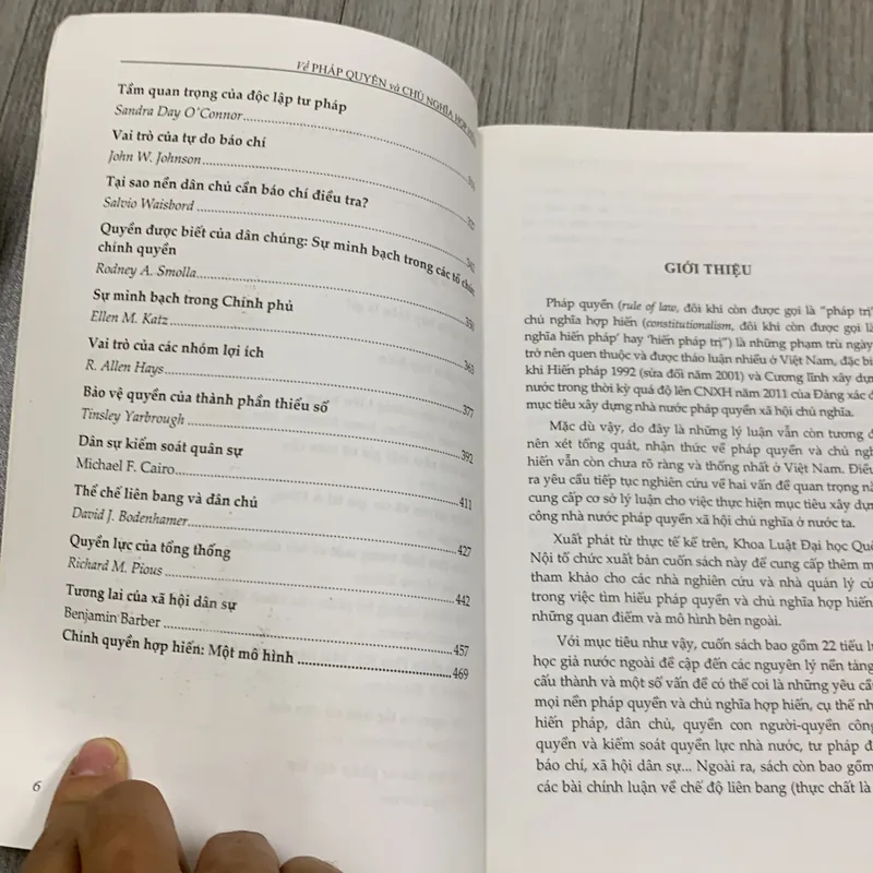 Về pháp quyền và chủ nghĩa hợp hiến, một số tiểu luận của các học giả nước ngoài. 3a5 717399