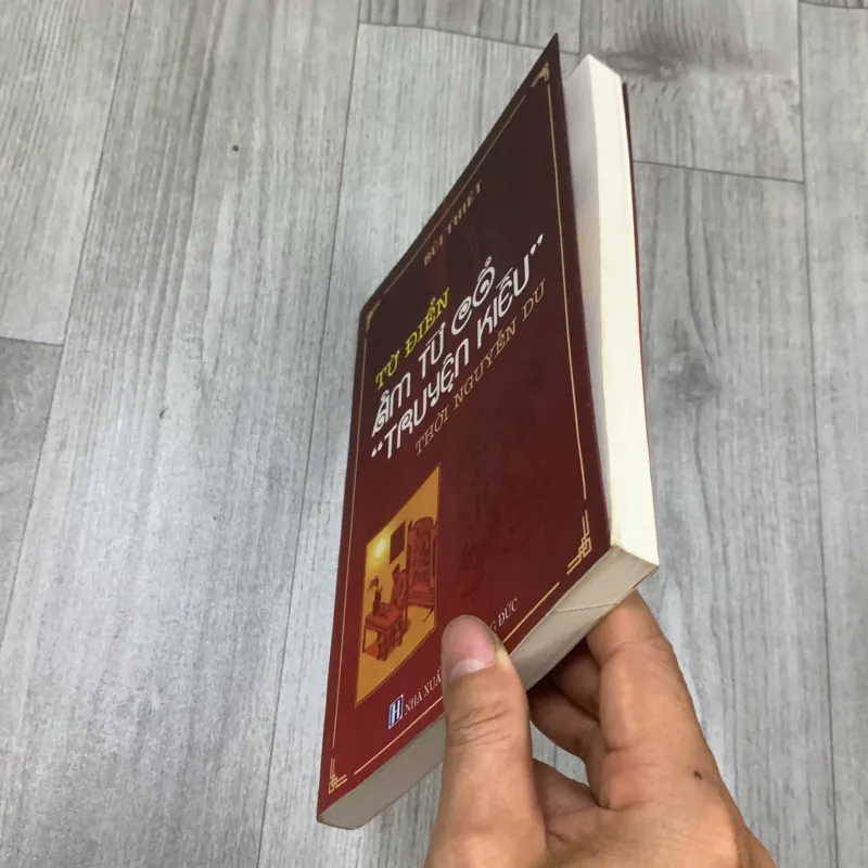 Từ điển âm từ cổ truyện kiều thời nguyễn du. Có chữ ký tặng. 7b1 1027865