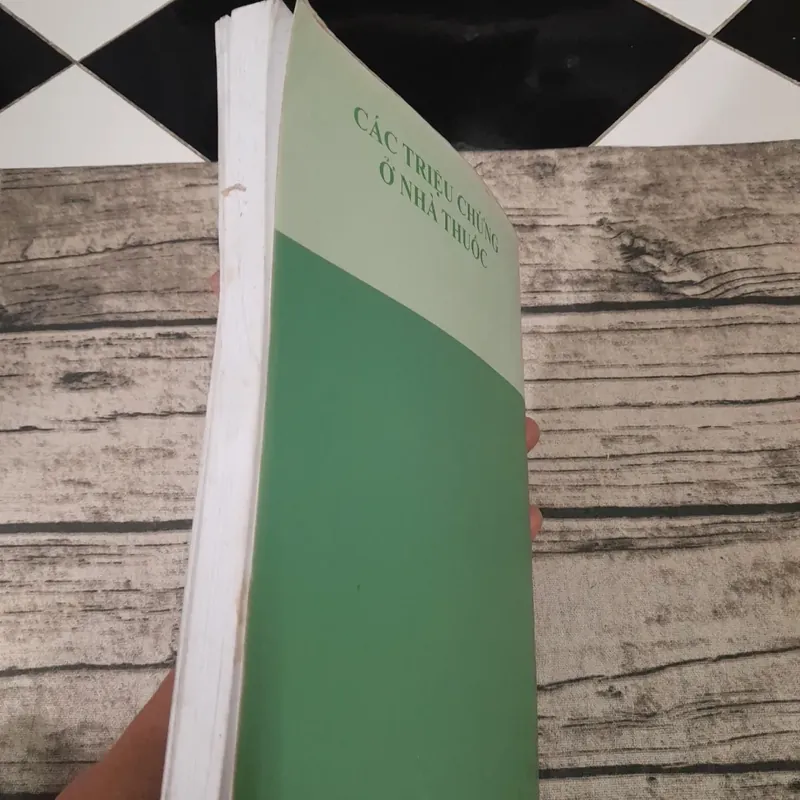 Các triệu chứng ở nhà thuốc. Hướng dẫn xử lý. Ấn bản tiếng Việt. Alison Blenkknsopp 602657