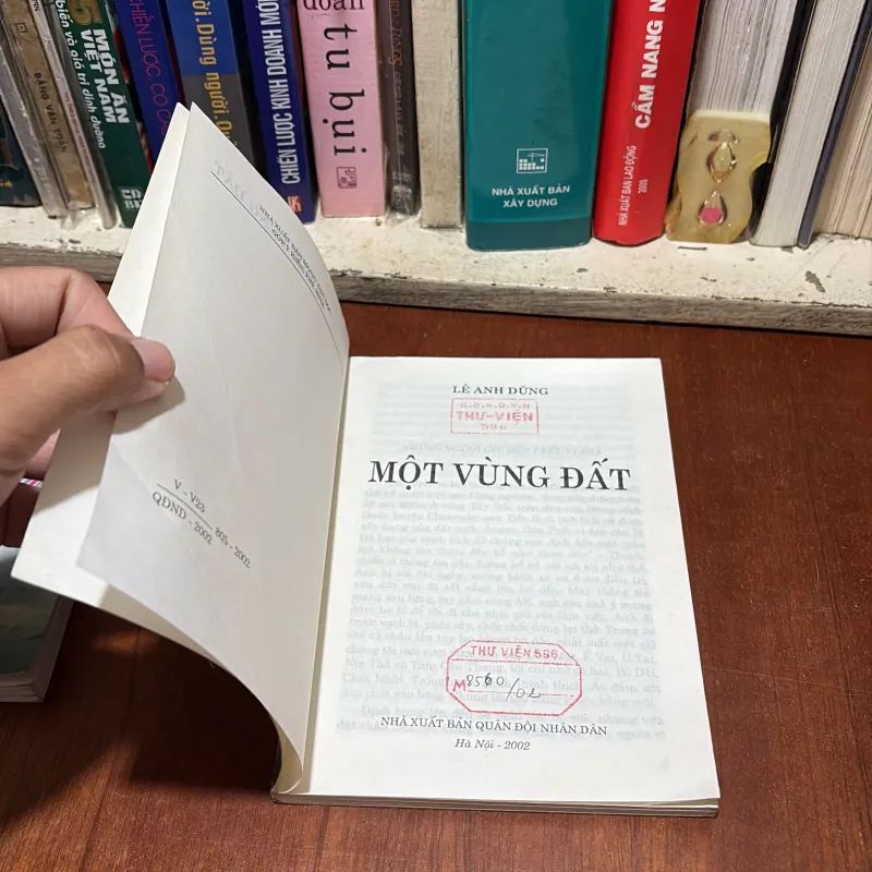 II Văn Học: Một Vùng Đất - Lê Anh Dũng - 2002 785592