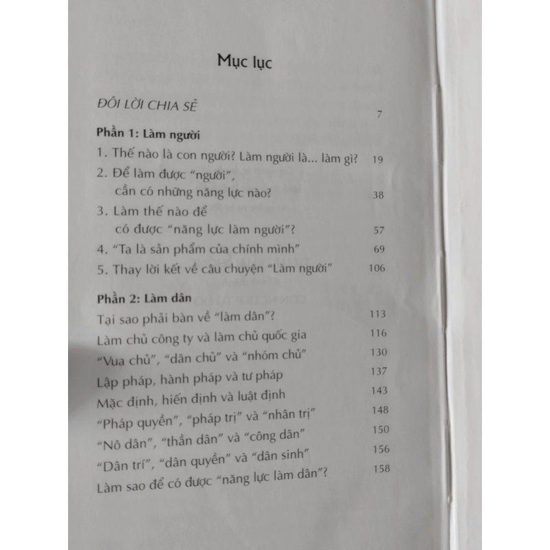  "Đúng việc: một góc nhìn về câu chuyện khai minh" của tác giả Giản Tư Trung( bìa cứng). 546297