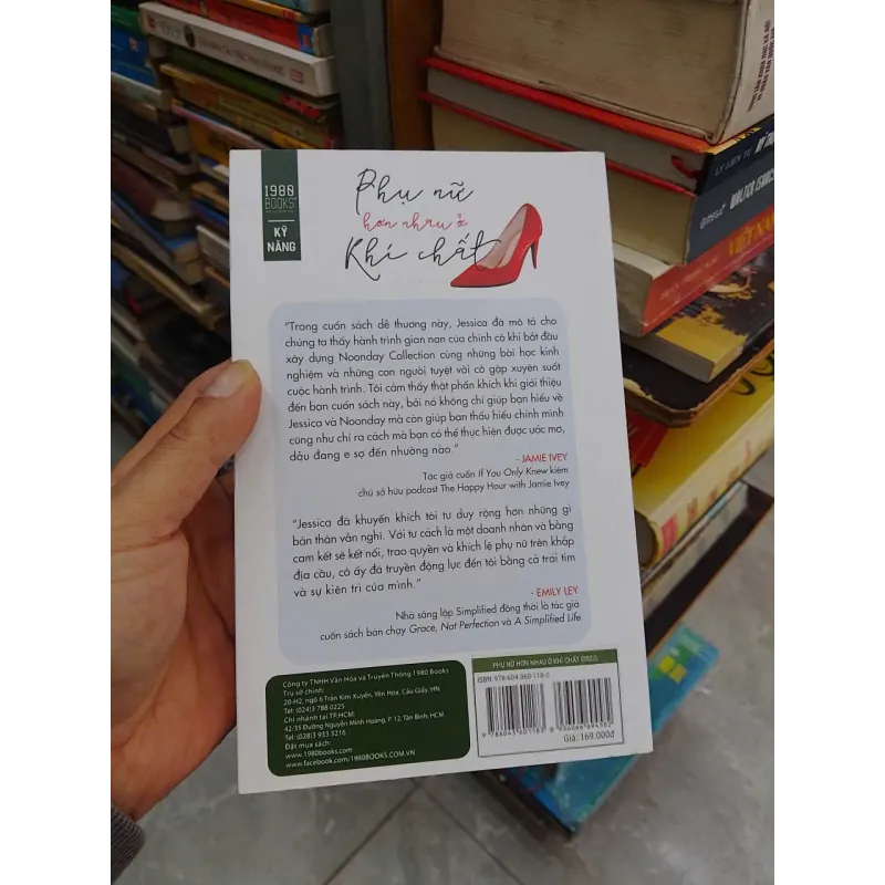 SÁCH PHỤ NỮ HƠN NHAU Ở KHÍ CHẤT (B1) 706042