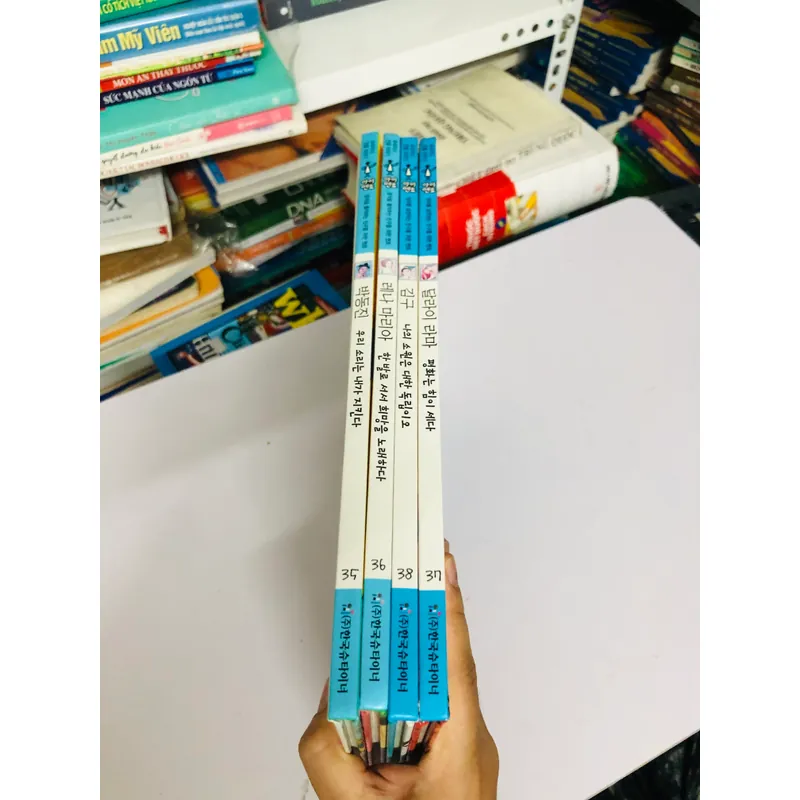 8. 📚 4 CUỐN SÁCH TRUYỆN TRANH TIẾNG HÀN QUỐC CHO TRẺ EM 557123
