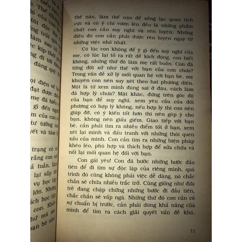 Thư cha mẹ gửi con gái - Nhiều tác giả  1000145