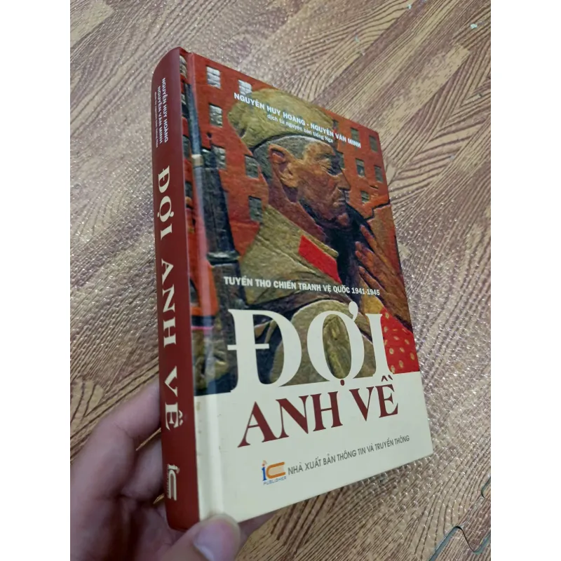 Đợi Anh Về - Tuyển thơ chiến tranh vệ quốc 1941-1945 997187