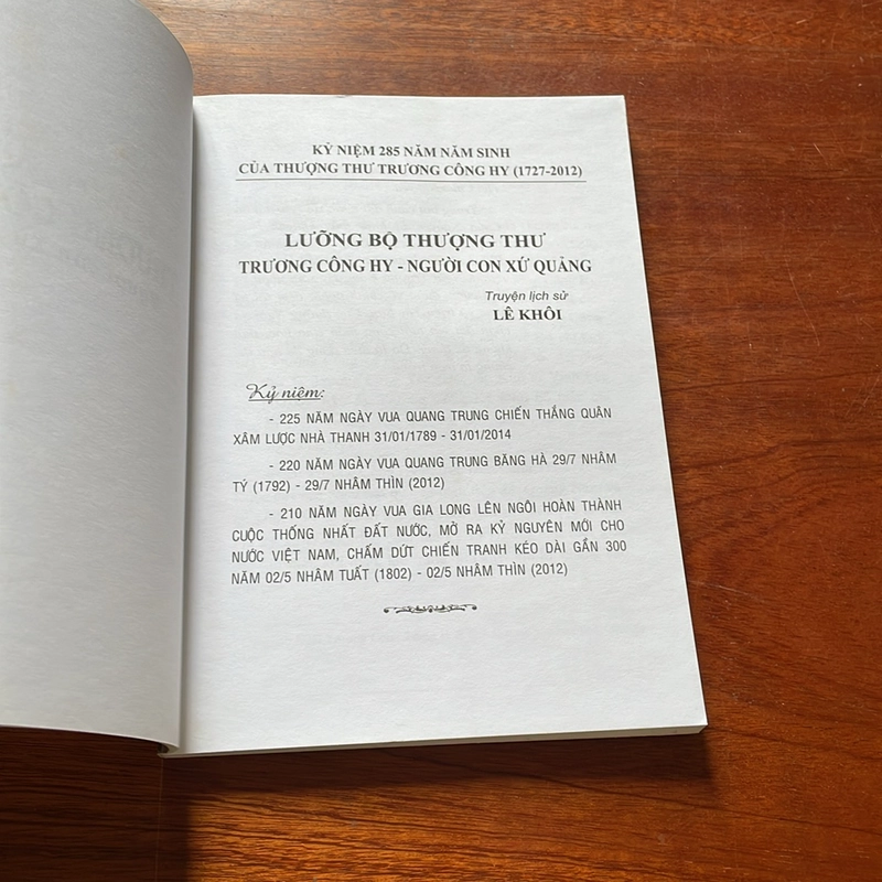 II Sách Lịch Sử: Lưỡng Bộ Thượng Thư Trương Công Hy _ Người Con Xứ Quảng - Lê Khôi - 2013 506689