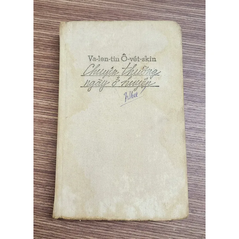 Truyện ký in màu: CHUYỆN THƯỜNG NGÀY Ở HUYỆN (Valentin Ovechkin) 763204