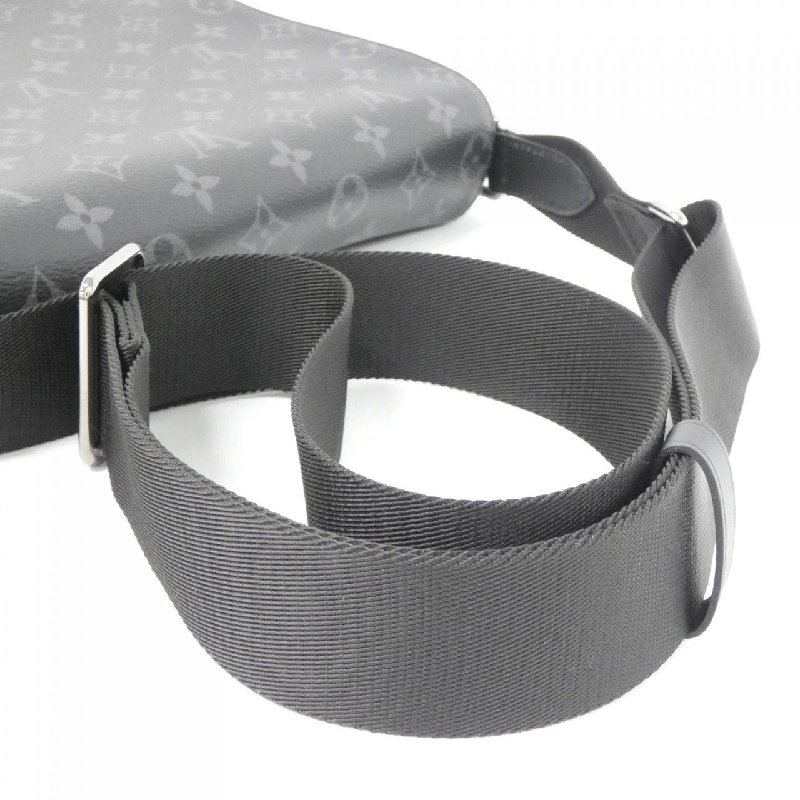 Túi đeo vai Louis Vuitton Monogram Eclipse District PM M45272 612683