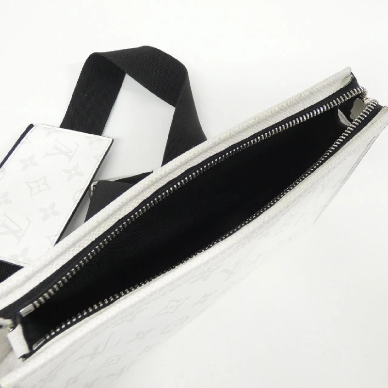 Túi xách đeo vai Louis Vuitton Taigarama Gaston Wearable Wallet M30935 - Hàng hiệu Authentic 767987