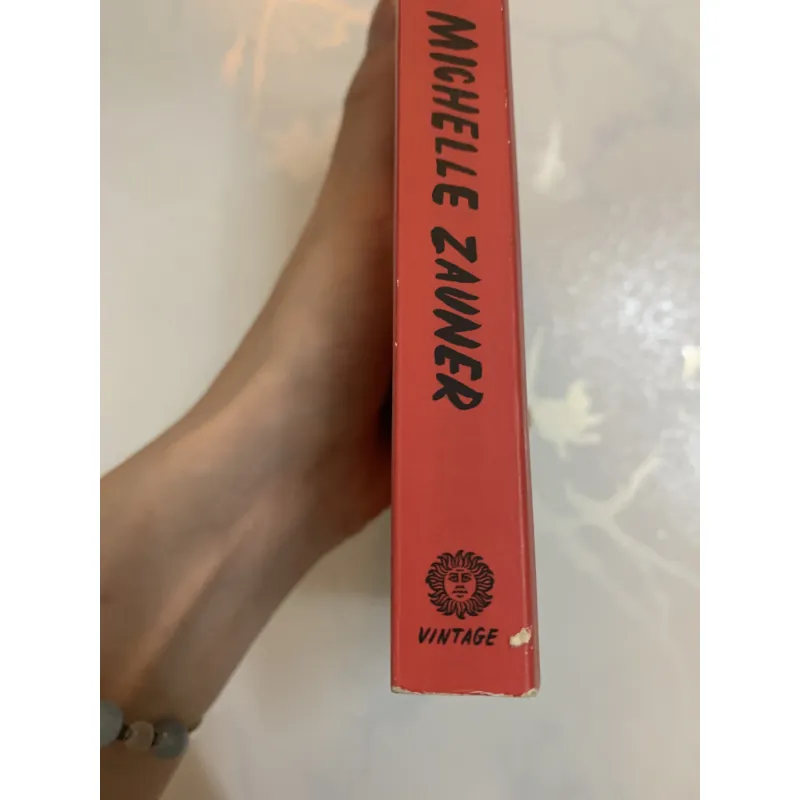 Crying in H mart Michelle Zauner Memoir mới 90% 991815