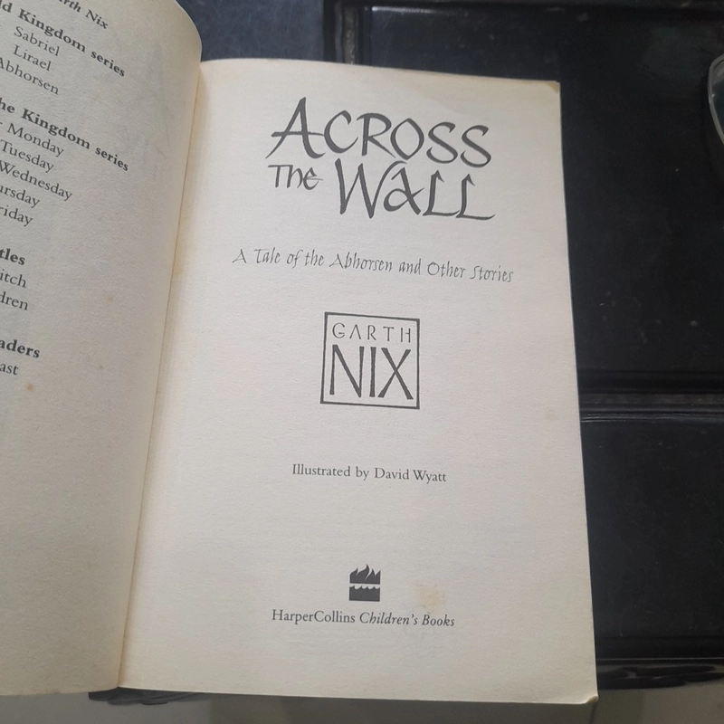 ACROSS the WALL - A Tale of the Abhorsen and Other Stories 367675