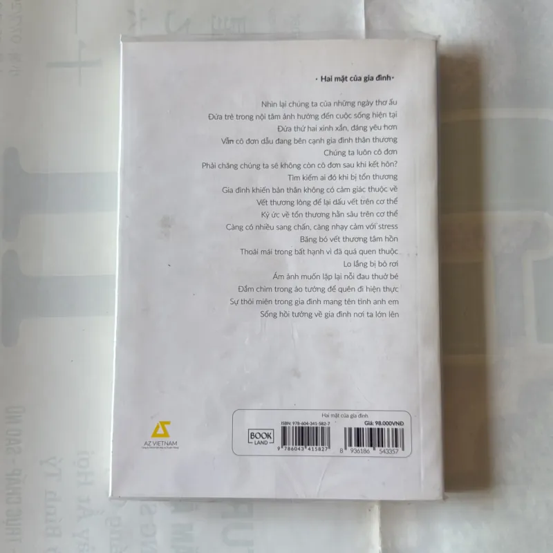 HAI MẶT CỦA GIA ĐÌNH 977032